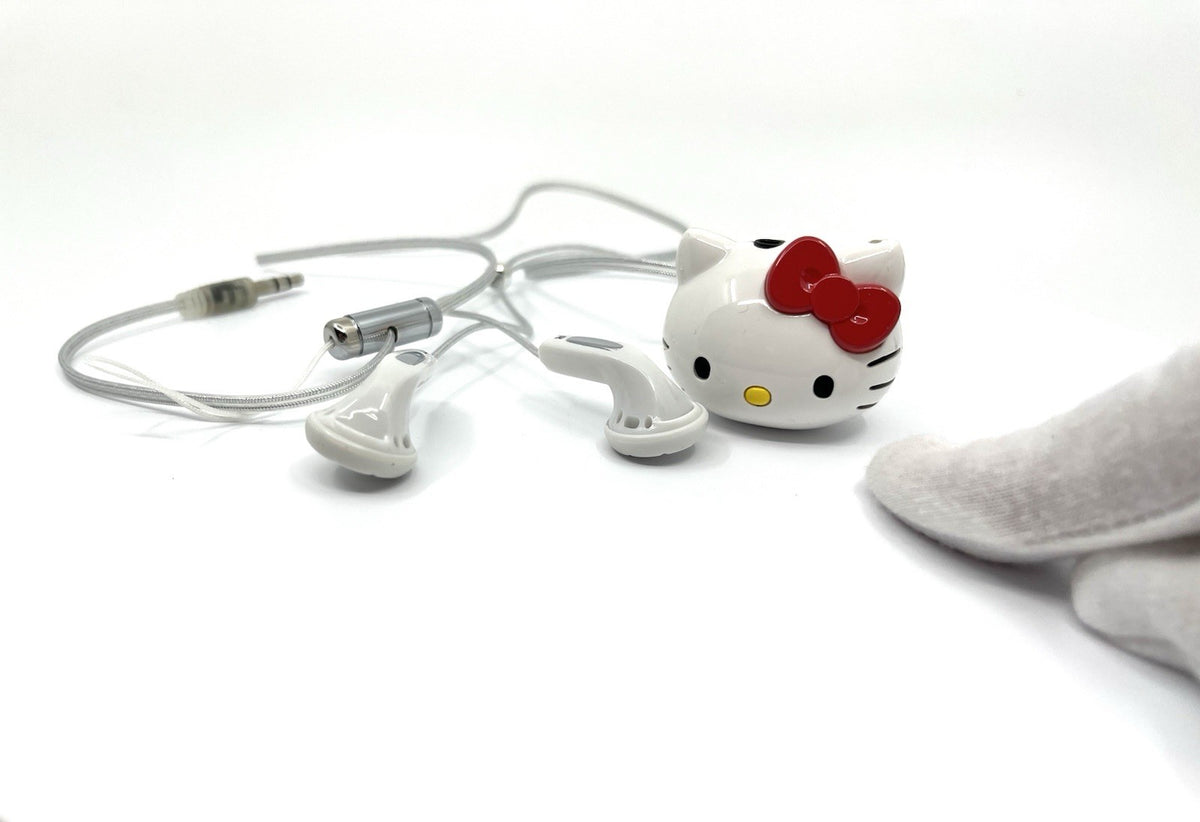 Hello Kitty Digital MP3 Player Bundle – 2011 Sanrio Sakar, New in Box