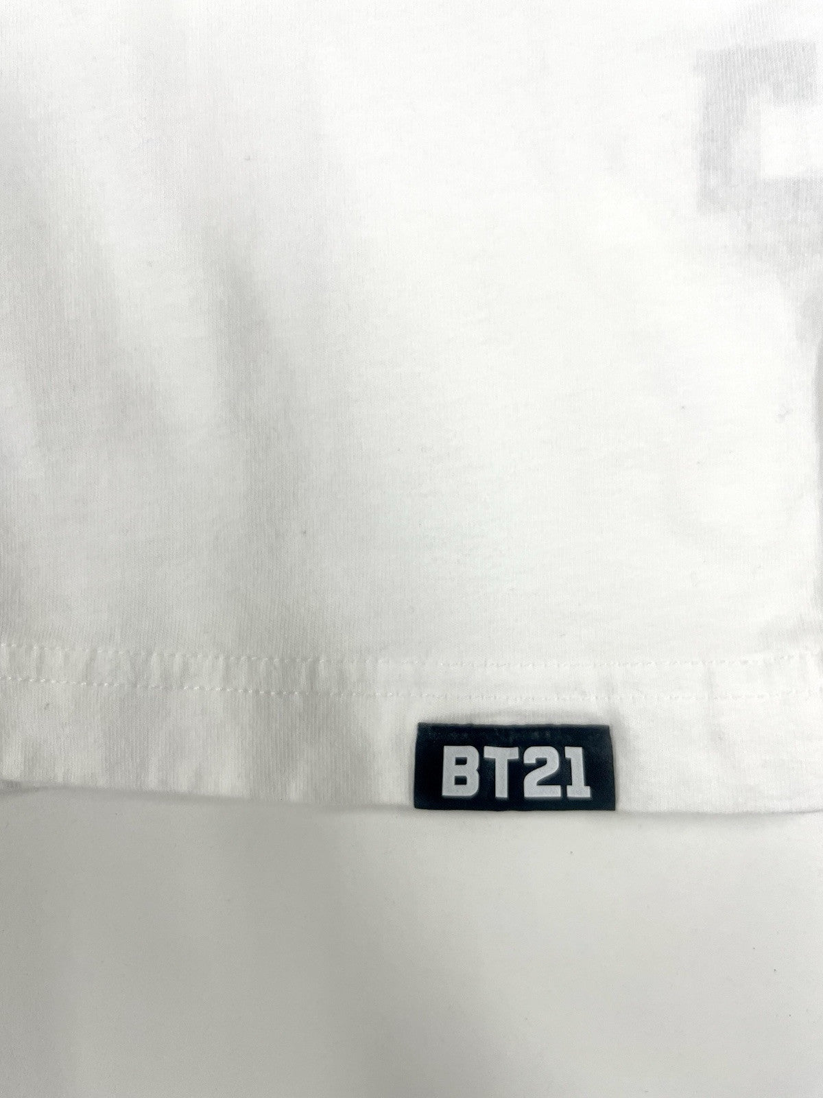 BT21 x Uniqlo UT  TATA Graphic Logo T-Shirt XXS BTS