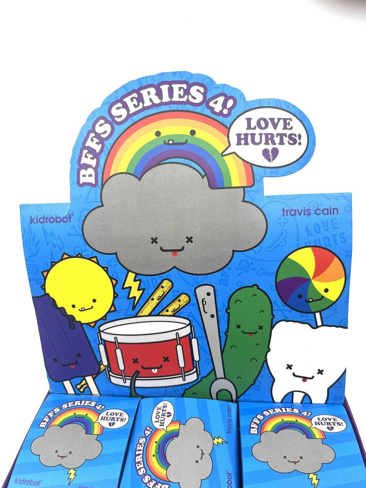 A CASE Of BFF SERIES(24) FULLSET DESIGNER VINYL3" KIDROBOT TRAVIS CAIN UNOPENED